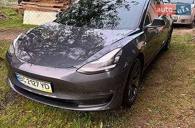 Седан Tesla Model 3 2019 в Львове
