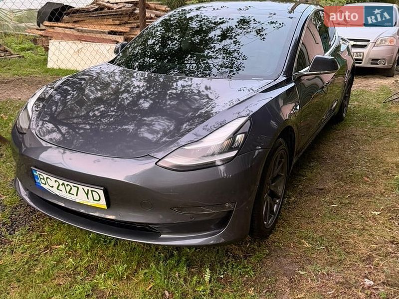 Седан Tesla Model 3 2019 в Львові