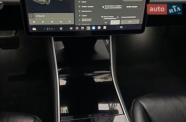 Седан Tesla Model 3 2019 в Львові