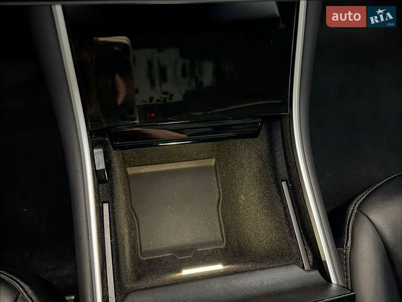 Седан Tesla Model 3 2019 в Львові
