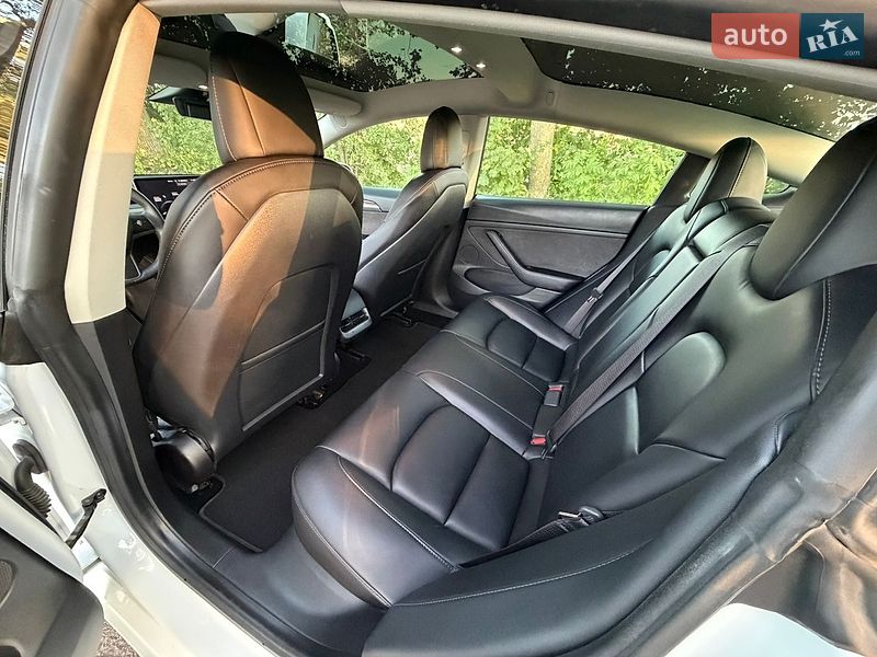 Седан Tesla Model 3 2021 в Днепре