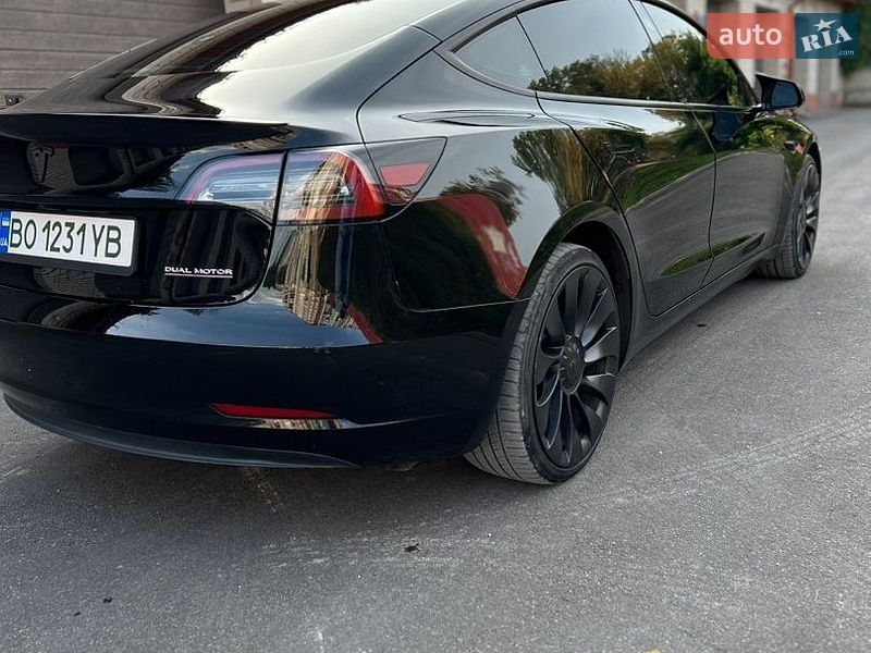 Седан Tesla Model 3 2023 в Тернополі