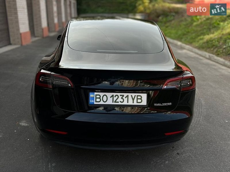 Седан Tesla Model 3 2023 в Тернополі