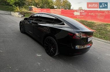 Седан Tesla Model 3 2023 в Тернополі