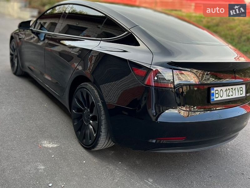 Седан Tesla Model 3 2023 в Тернополі