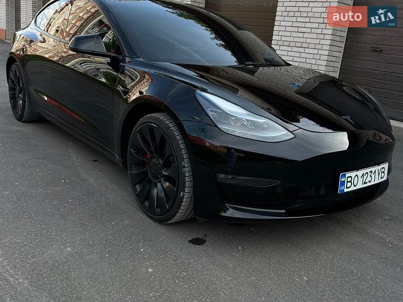 Седан Tesla Model 3 2023 в Тернополі