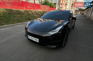 Седан Tesla Model 3 2023 в Тернополі