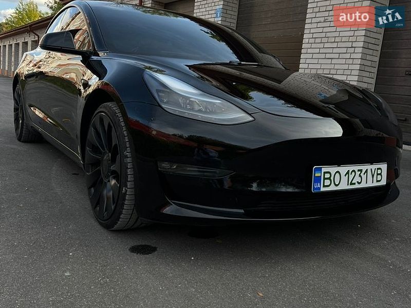 Седан Tesla Model 3 2023 в Тернополі