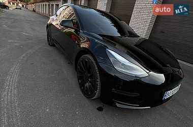 Седан Tesla Model 3 2023 в Тернополі