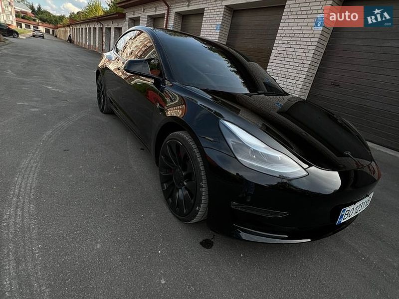 Седан Tesla Model 3 2023 в Тернополі