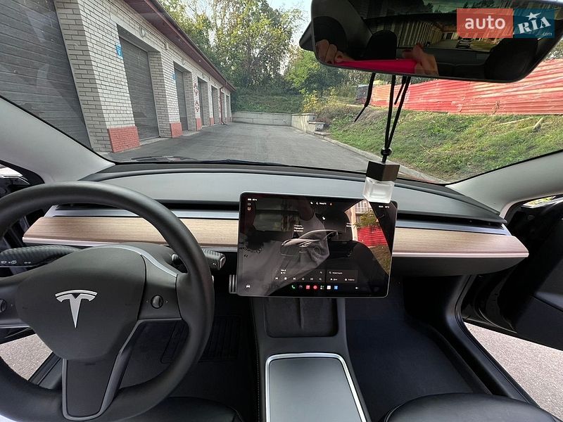 Седан Tesla Model 3 2023 в Тернополі