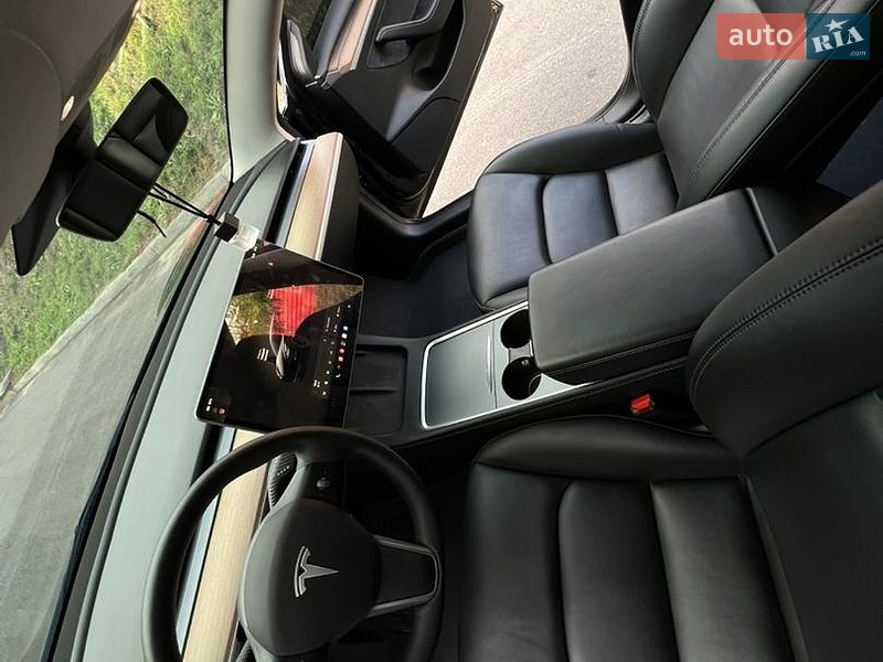 Седан Tesla Model 3 2023 в Тернополі