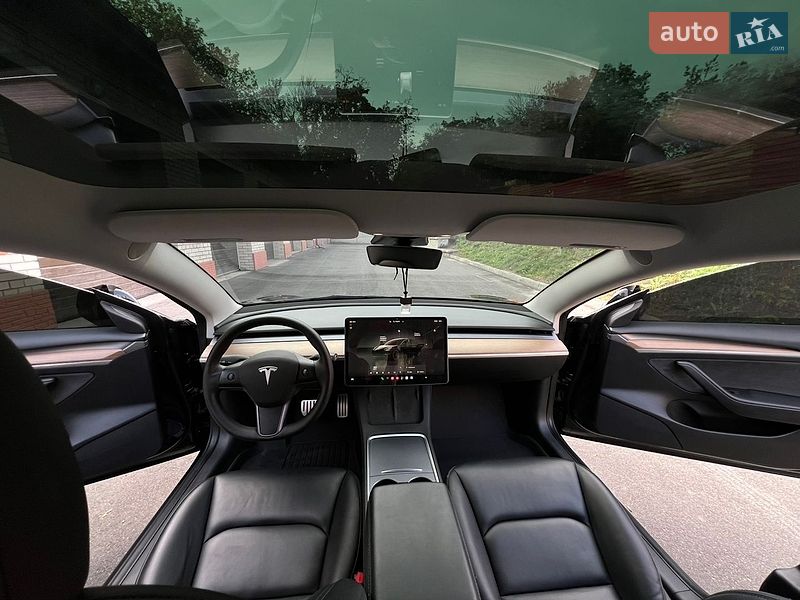 Седан Tesla Model 3 2023 в Тернополі