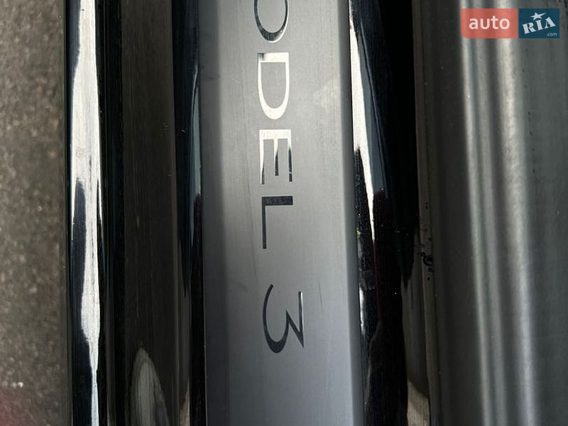 Седан Tesla Model 3 2023 в Тернополі