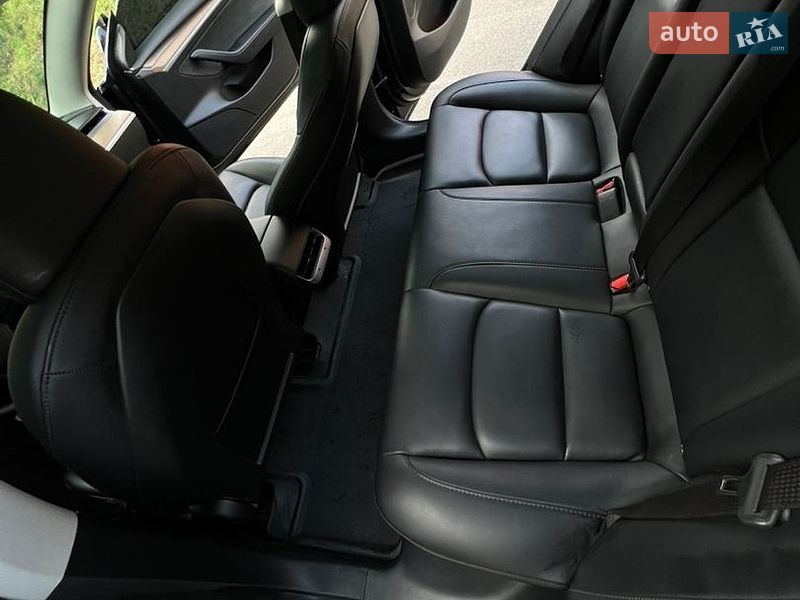 Седан Tesla Model 3 2023 в Тернополі