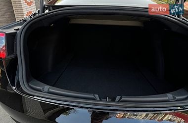 Седан Tesla Model 3 2023 в Тернополі