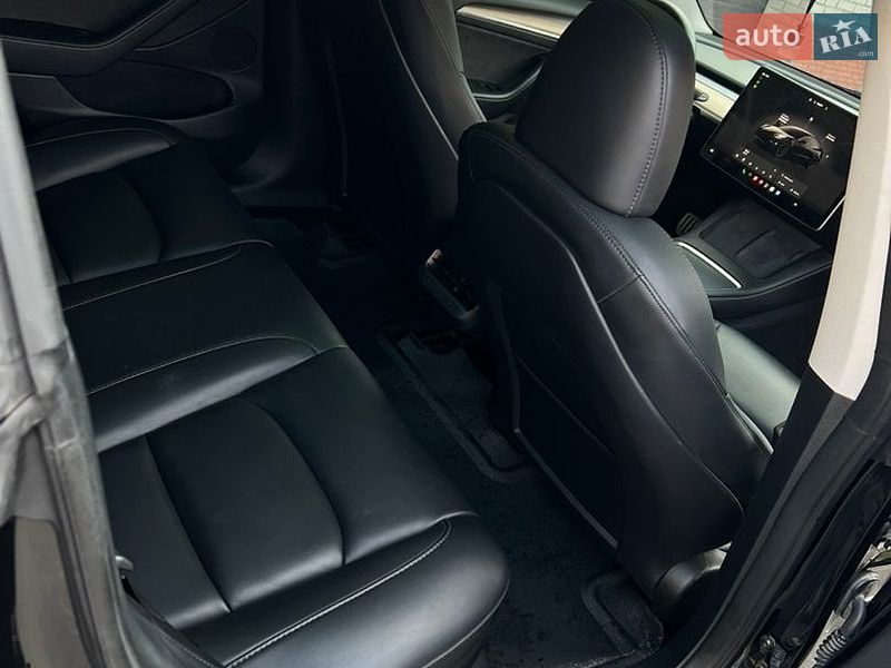Седан Tesla Model 3 2023 в Тернополі