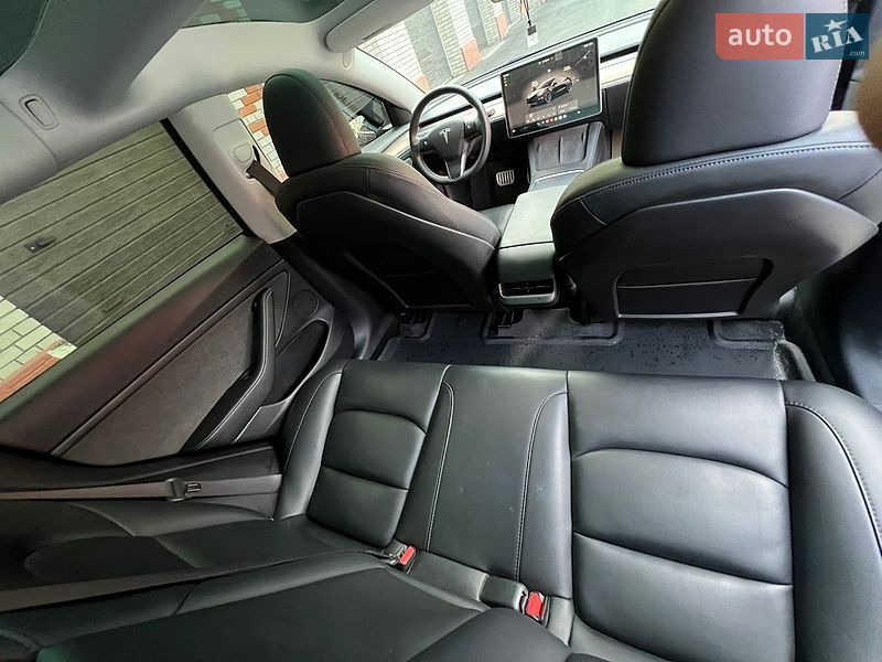 Седан Tesla Model 3 2023 в Тернополі