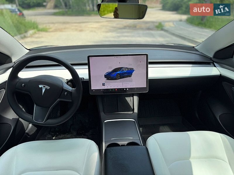 Седан Tesla Model 3 2022 в Львові