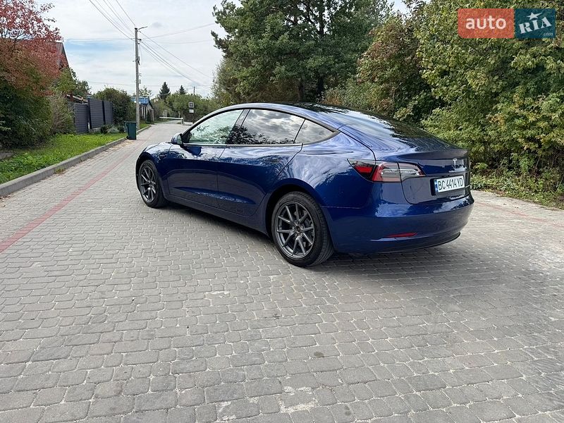 Седан Tesla Model 3 2022 в Львові