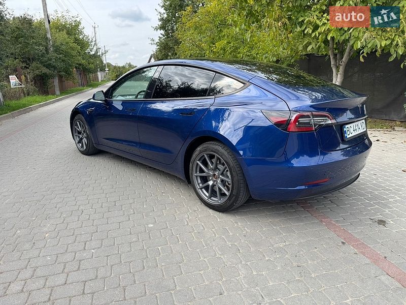 Седан Tesla Model 3 2022 в Львові