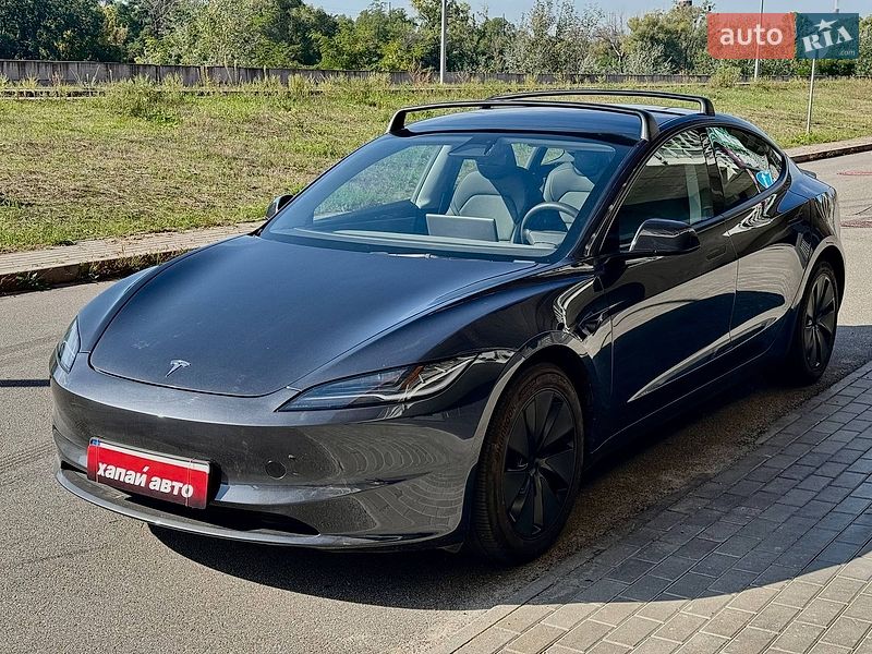 Tesla Model 3 2024