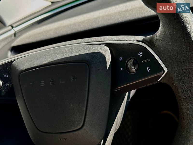 Седан Tesla Model 3 2024 в Києві