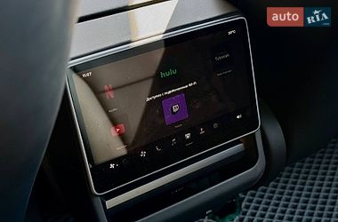 Седан Tesla Model 3 2024 в Києві