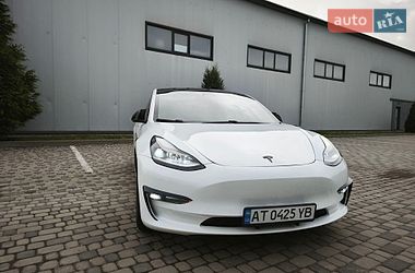 Седан Tesla Model 3 2021 в Івано-Франківську