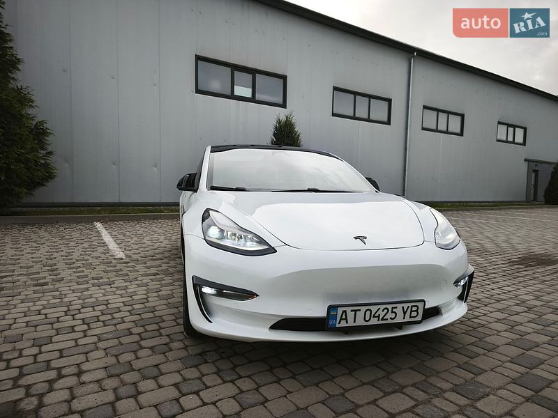 Седан Tesla Model 3 2021 в Івано-Франківську