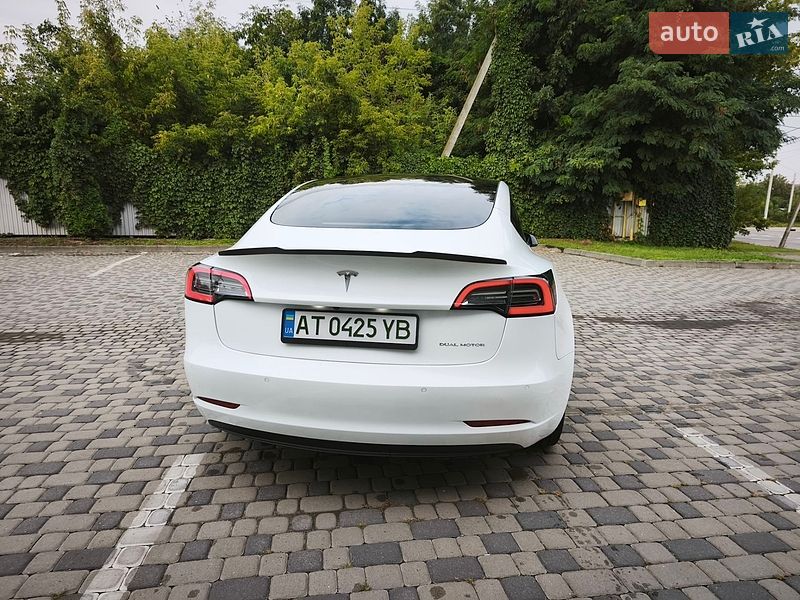 Седан Tesla Model 3 2021 в Івано-Франківську