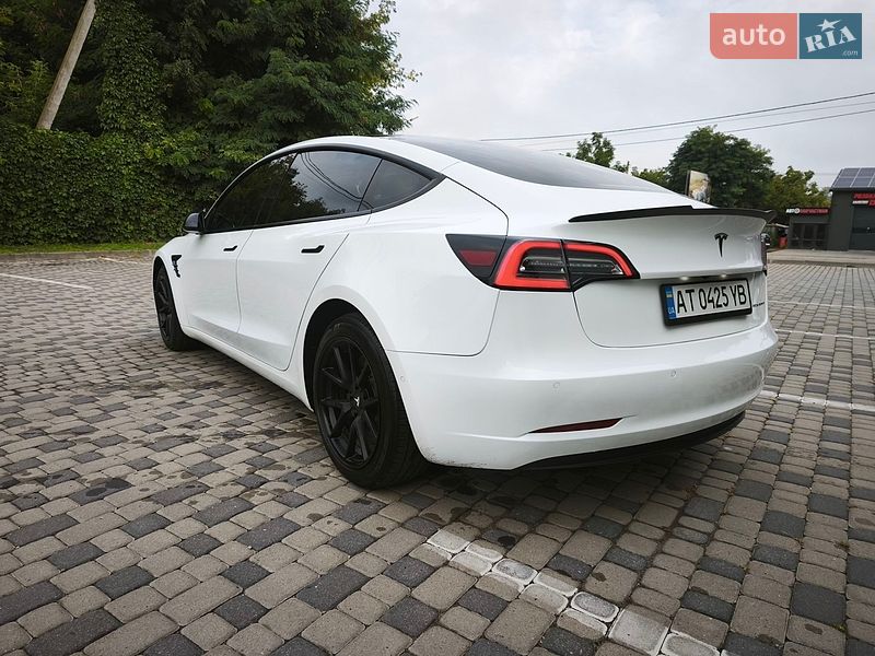 Седан Tesla Model 3 2021 в Івано-Франківську