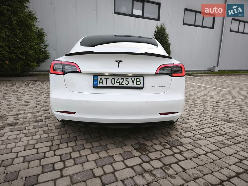 Седан Tesla Model 3 2021 в Івано-Франківську