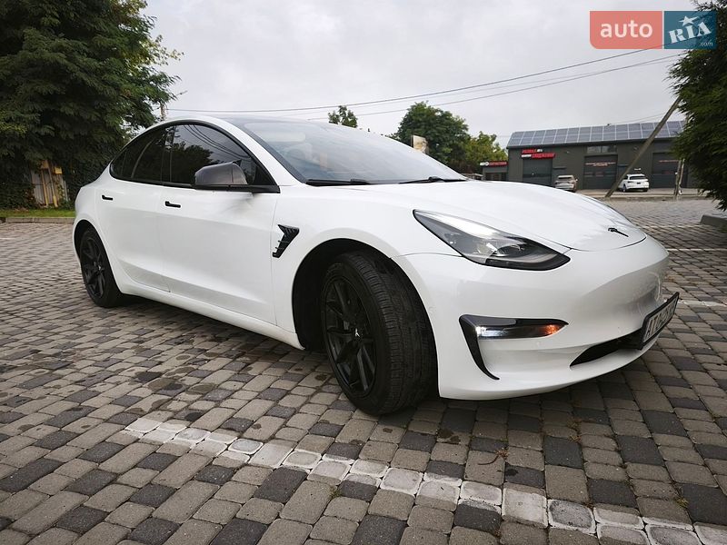 Седан Tesla Model 3 2021 в Івано-Франківську