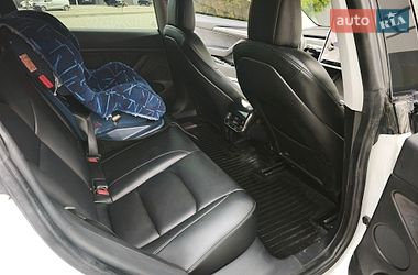 Седан Tesla Model 3 2021 в Івано-Франківську