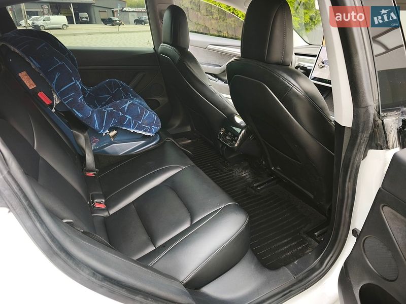 Седан Tesla Model 3 2021 в Івано-Франківську