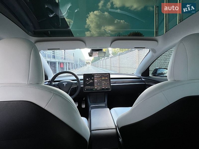 Седан Tesla Model 3 2021 в Києві
