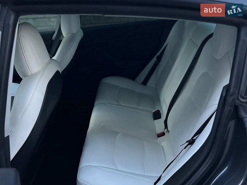 Седан Tesla Model 3 2021 в Києві
