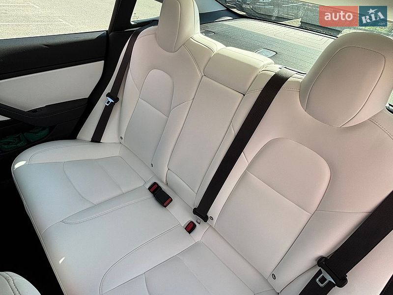 Седан Tesla Model 3 2018 в Киеве