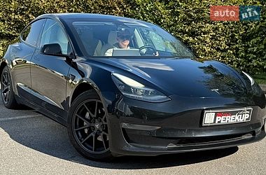 Седан Tesla Model 3 2021 в Киеве