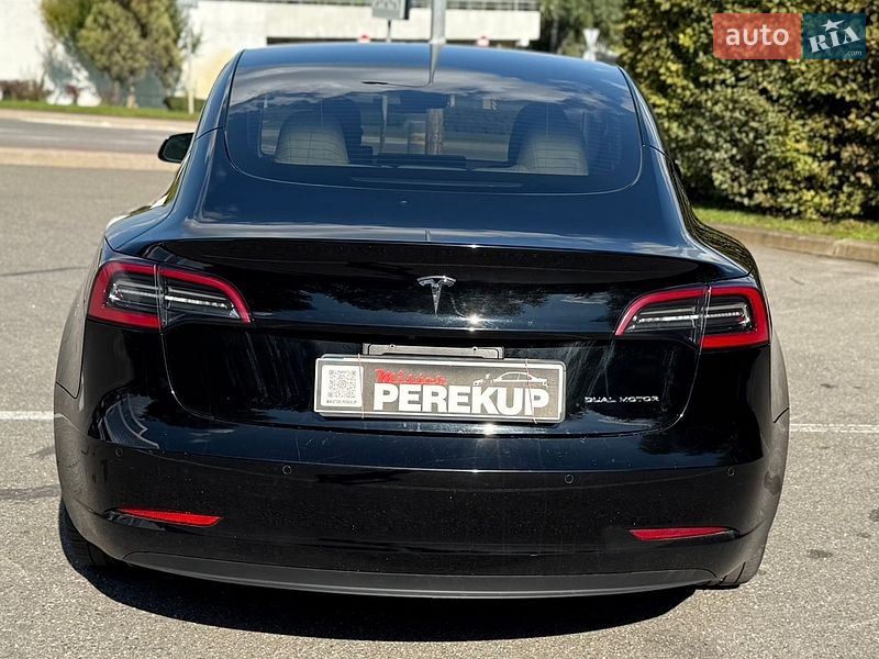 Седан Tesla Model 3 2021 в Киеве