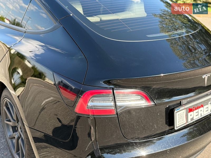 Седан Tesla Model 3 2021 в Киеве