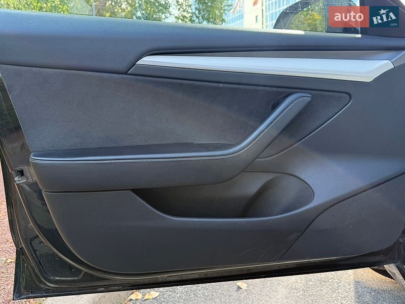Седан Tesla Model 3 2021 в Киеве