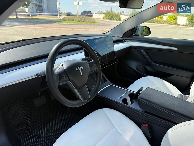 Седан Tesla Model 3 2021 в Киеве