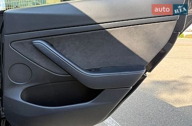 Седан Tesla Model 3 2021 в Киеве
