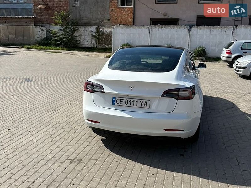 Седан Tesla Model 3 2019 в Чернівцях