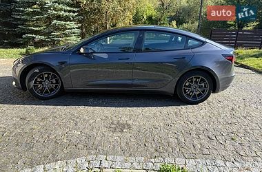 Седан Tesla Model 3 2022 в Бориславі