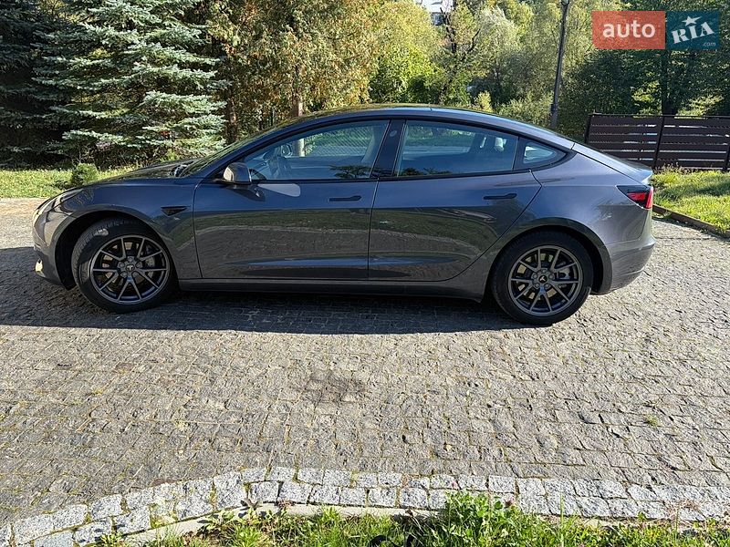 Седан Tesla Model 3 2022 в Бориславі