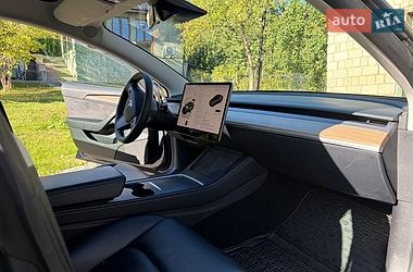 Седан Tesla Model 3 2022 в Бориславі
