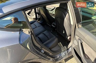 Седан Tesla Model 3 2022 в Бориславі